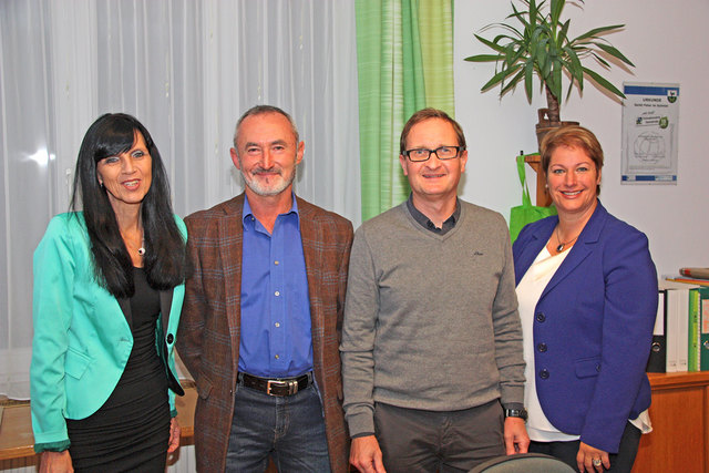 Sabine Thomann von der BH, Vizebgm. Kurt Stefanitsch, Gemeindekassier Johannes Pommer und Bgm. Maria Skazel. | Foto: Elisabeth Korbe