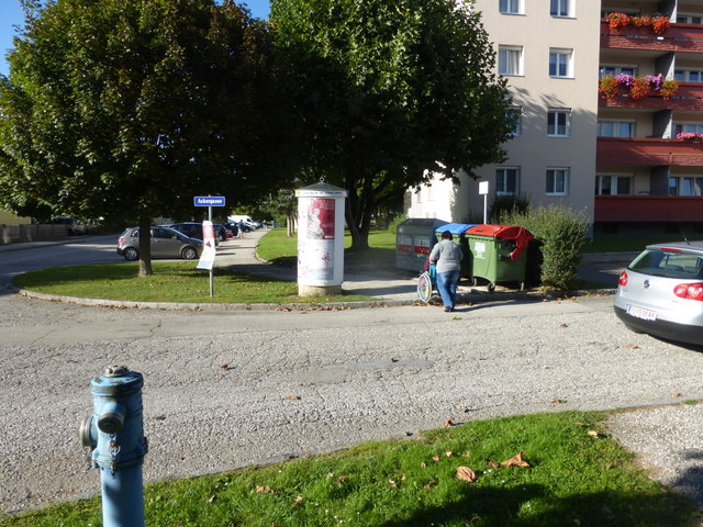 Gehsteigkanten stellen für viele Gemeindebürger ein Hindernis dar. Sie sind auf Hilfe angewiesen | Foto: KK