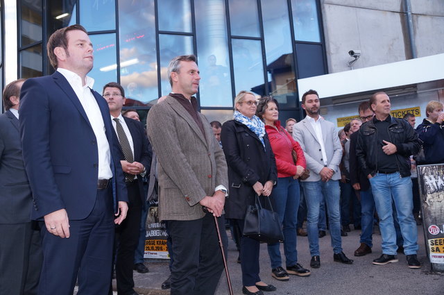 Tirols FPÖ-Chef Markus Abwerzger mit Norbert Hofer, NAbg. Carmen Schimanek und Wörgls Bürgermeisterin Hedi Wechner (SPÖ).