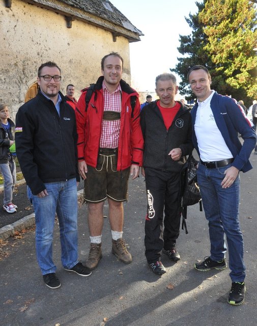 Wandern in Diex: Peter Michael Kowal, Wanderer Georg Unterberger, Willi Pinter und Anton Napetschnig (von links)