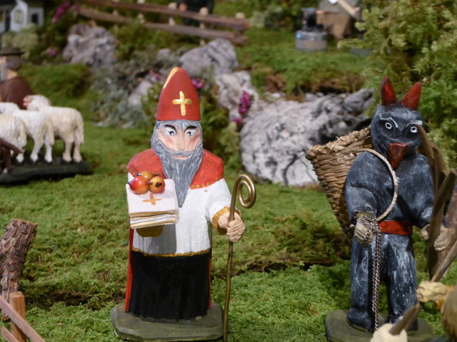 Brauchtum x2  Krampus und Nikolaus in unserer Landschaftskrippe