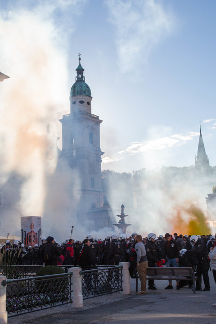 Schwere Ausschreitungen vor dem Fußballspiel OGC Nizza gegen Red Bull Salzburg auf dem Mozartplatz Foto: Neumayr/MMV 20.10.2016