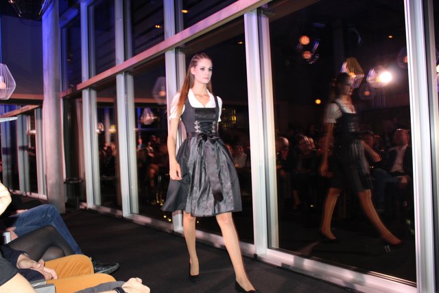 Bezauberndes Dirndl der Pret-a-porter-Collection von "Manufaktur Herzblut"
