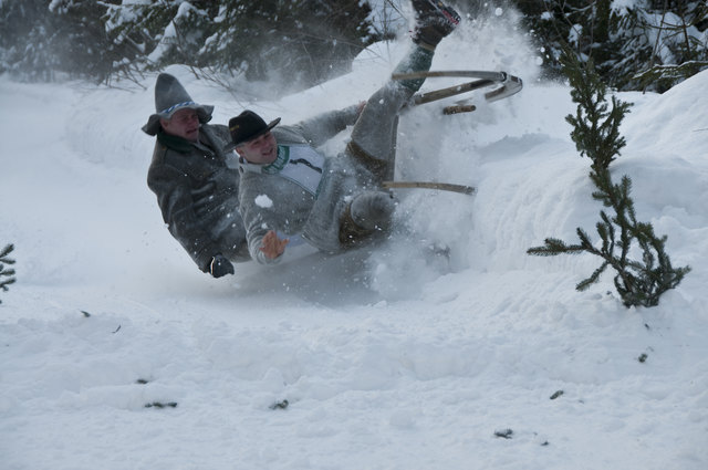Das spektakuläre Hörnerschlittenrennen findet jährlich am Faschingssamstag Nachmittag auf der Trockentann-Rodelbahn in Bad Goisern statt!