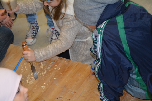 3. und 4. Klasse der Volksschule Weiden am See bei Holzbau Kast in Gols