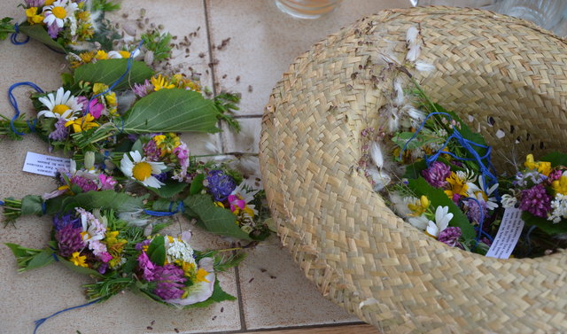 Zur Sommer-Sonnenwende Sunnwend Buschn binden. Grünau im Almtal
