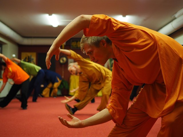 Eigentlich ist Qi Gong entstanden, um die Mönche nach stundenlanger Sitzmeditation wieder zu stärken. | Foto: Shaolin Tempel Steyr