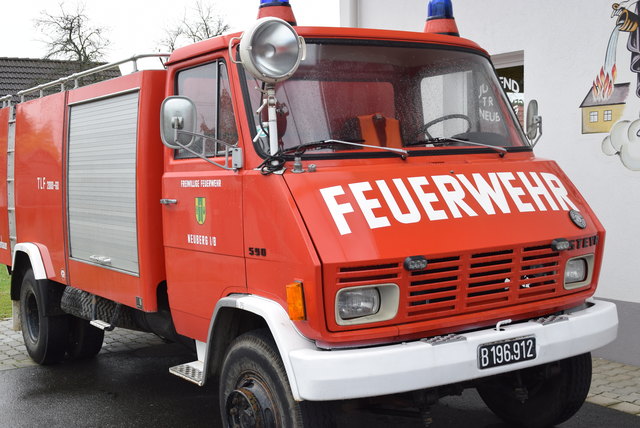 Das ausgemusterte Löschfahrzeug wird nach Tuzla überstellt.