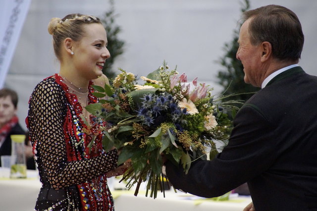Nicol Ruprecht wurde vom Dr. Hans Mader (Präsident vom ASV Tirol) beglückwunscht. | Foto: Regionalsport.at