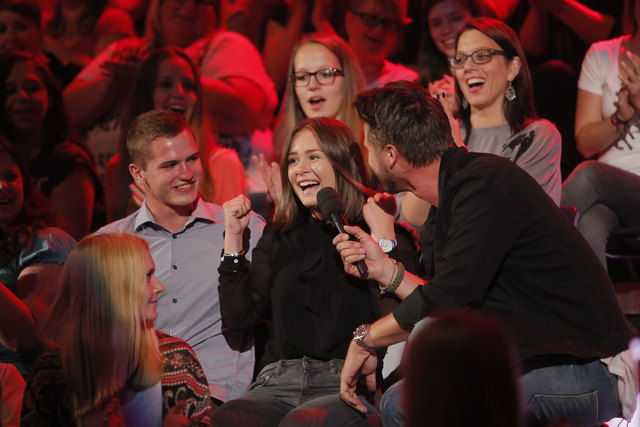 The Voice of Germany
Motiv: Talent Matthea mit Thore Schoelermann


Dieses Bild darf bis Ende Oktober 2016 honorarfrei fuer redaktionelle Zwecke und nur im Rahmen der Programmankuendigung verwendet werden. Spaetere Veroeffentlichungen sind nur nach Ruecksprache und ausdruecklicher Genehmigung der ProSiebenSat1 TV Deutschland GmbH moeglich. Nicht fuer EPG! Verwendung nur mit vollstaendigem Copyrightvermerk. Das Foto darf nicht veraendert, bearbeitet und nur im Ganzen ver | Foto: © ProSieben/SAT.1/Richard Hübner