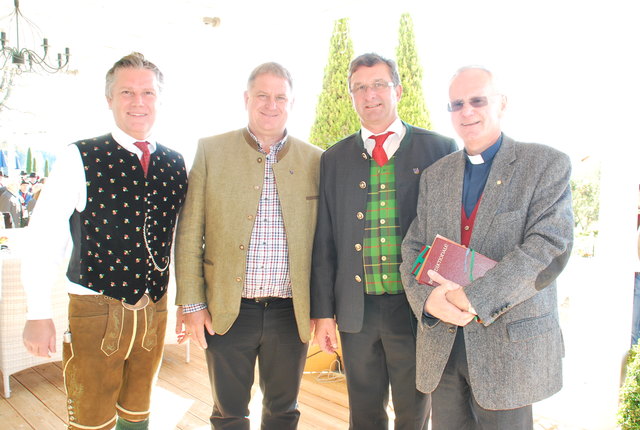 Kirchtag für den guten Zweck: Sigi Moerisch, der Afritzer Bürgermeister Max Linder, Seebodens Ortschef Wolfgang Klinar und Pfarrer Harald Truskaller