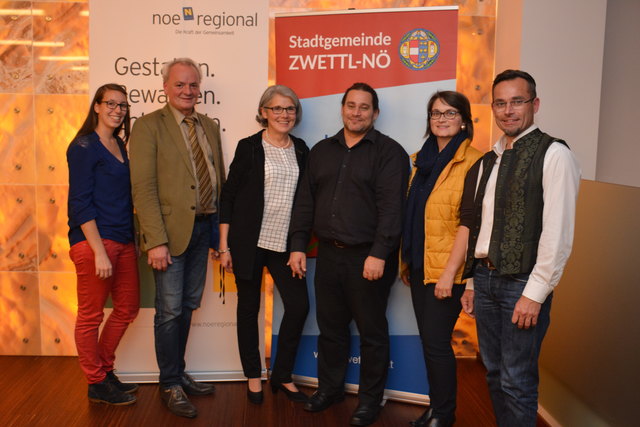 Architekt DI Jürgen Meier, DI Elisabeth Wachter (NÖ.Regional.GmbH), Architekt DI Johannes Meier, Immobilienfachberaterin Eva Hahn-Schachinger, Vbgm. DI Johannes Prinz und Christine Kurz (Stadtgemeinde Zwettl-NÖ) - v.r. | Foto: C. Fröschl
