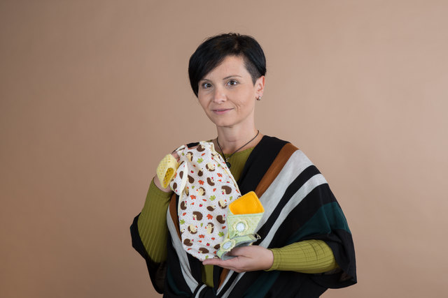 Anita Ogris begleitet Familien vor, während und nach stillen Geburten. Nun organisiert sie einen Nähmarathon für Einschlagdecken für Sternenkinder. Stoffspenden werden gesucht