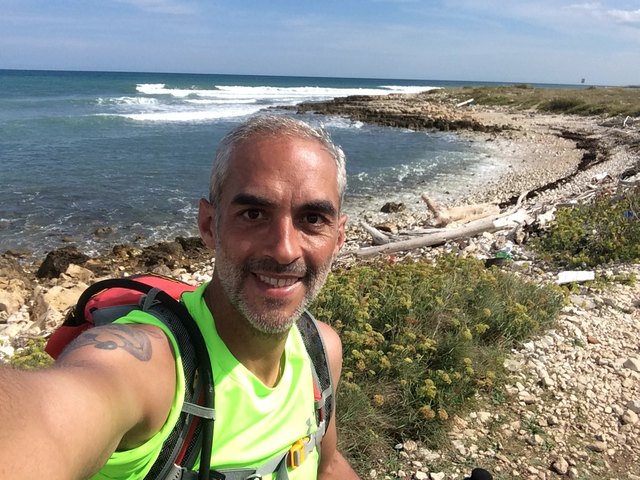 Im Herzen Italiener: Weitwanderer Christian Neff in Bari und Trani in Apulien, wunderschöne Küstenabschnitte inklusive. | Foto: Privat