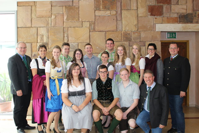 2. Reihe v.l.n.r.: Kammerobmann Thomas Handler, Gebietsbäuerin-Stv. Monika Loibl, Leiterin-Stv. Angelika Zwickl, Agrarkreisleiter Bernhard Zwickl, Schriftführerin-Stv. Marlene Flackl, Kassaprüfer Christian Rumpler & Natalie Schneidhofer, Kassier-Stv. Michael Wernhart, Schriftführerin Julia Kaghofer, Kassier Elisabeth Grobner, Gebietsbäuerin Daniela Ofner, Kammerobmann-Stv. Michael Diewald; 1. Reihe: Leiterin Eva Kampichler, Obmann Florian Teix, Obmann-Stv. Christian Heiss, Betreungslehrer Günther Kodym