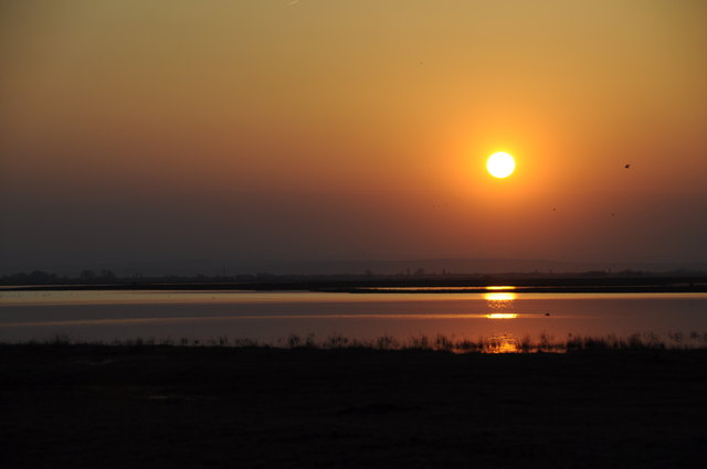 In den Sonnenuntergang hineinwandern