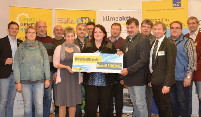 Martin Ruhrhofer (Bereichsleiter „Gemeinden & Regionen“ Energie- und Umweltagentur NÖ), Sonja Fastenbauer (Röschitz), E&UGR Josef Wiesinger (Gars am Kamp), GR Friedrich Wiesinger (Gars am Kamp), Elisabeth Wagner (Regionalbetreuerin Waldviertel Energie- und Umweltagentur NÖ), E&UGR Franz Genner (Röhrenbach), Mag. Gerald Franz, MA (Bereich „Umwelt & Leben“ Energie- und Umweltagentur NÖ), Bgm. Eva Schachinger (St. Leonhard am Hornerwald), UGR Gerhard Kühtreiber (Pernegg), LAbg. GR Josef Edlinger (Gföhl), EGR F | Foto: Führe, eNu