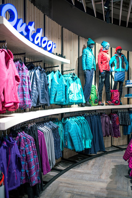 Der neue 3000 qm-INTERSPORT-Shop in der Plus City punktet mit bester Beratung und bestem Sortiment, so vor allem mit Outdoor. | Foto: Intersport Austria