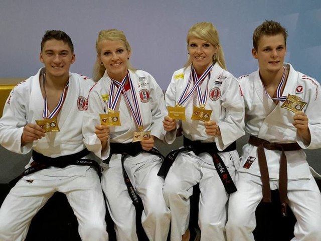 Bei der WM 2015 konnten die Pressbaumer Sportler acht Goldmedaillen gewinnen. Am Foto: Vosta, die Becirovic-Zwillinge und Bichler.