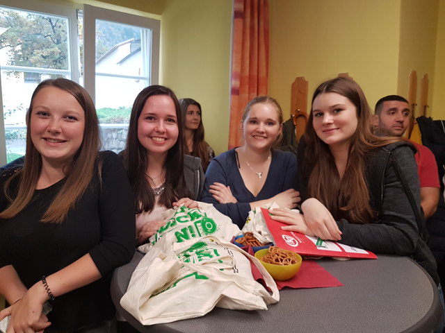 Nach dieser großartigen Aktion war den Schülerinnen die Anstrengung der vorangegangenen Stunden anzusehen, aber auch die Freude.