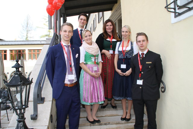 Einen Blick hinter die Kulissen gewährten beim Tag der offenen Hoteltür Lorenz Spalt, Josef Jung, Janine Tietze, Alexandra Neuhold, Verena Fettig und Florian Roßegger.