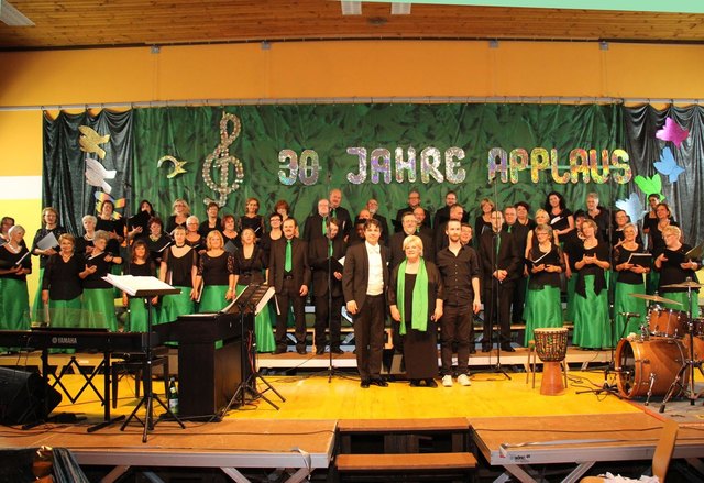 Weit über die Bezirksgrenzen, ja Steirergrenzen hinaus bekannt: Der Mooskirchner Chor "pro musica". | Foto: Cescutti