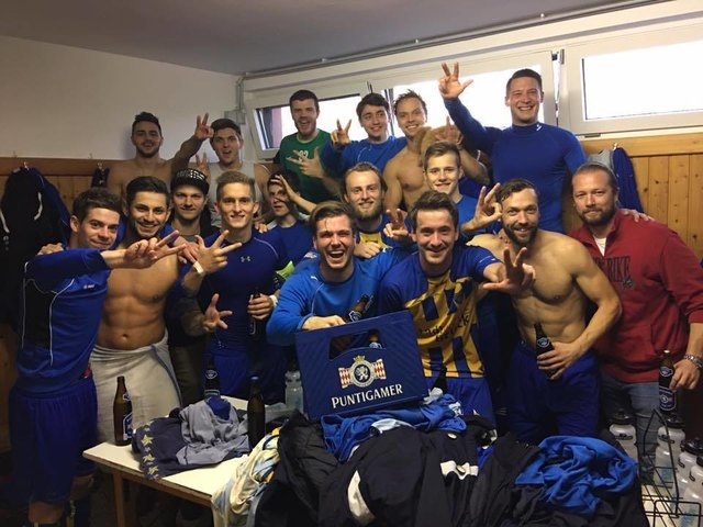 Siegesjubel in der Brucker Kabine. | Foto: Foto: SC Bruck