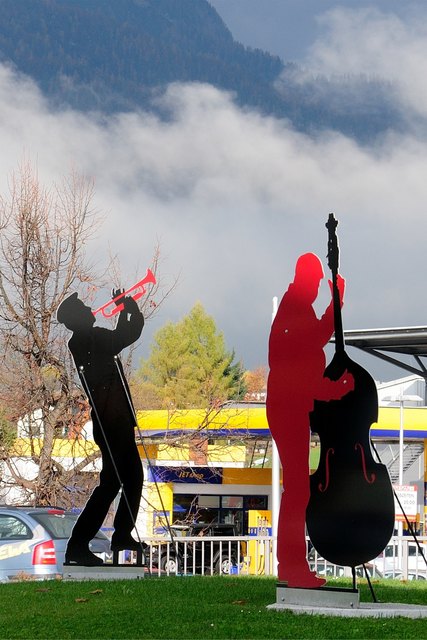 gelungene Kreisverkehr-Gestaltung in Saalfelden