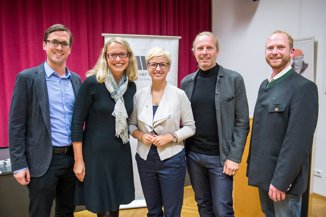 Wirtschaftsbund-Obfrau Jutta Diesenreither (2. v. l.) und ihr Team mit Landesobfrau Doris Hummer (Bildmitte). | Foto: Wirtschaftsbund