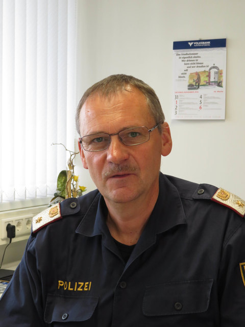 Gottfried Lindtner, PI Niederndorf, sucht Unfallzeugen in Walchsee. | Foto: ZOOM.TIROL