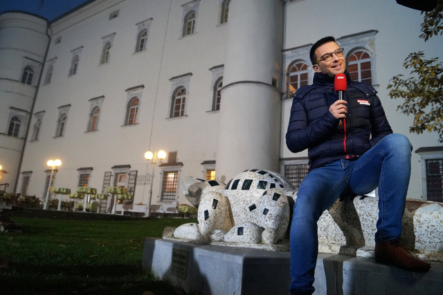 Marco Ventre im Stadtpark, der mit Eva Pölzl durch die Sendung führte