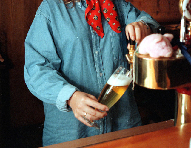 In einer Bar in St. Gilgen kam es zur verbalen Auseinandersetzung zwischen einer Kellnerin und Bgm. Otto Kloiber. | Foto: Symbolbild: Franz Neumayr