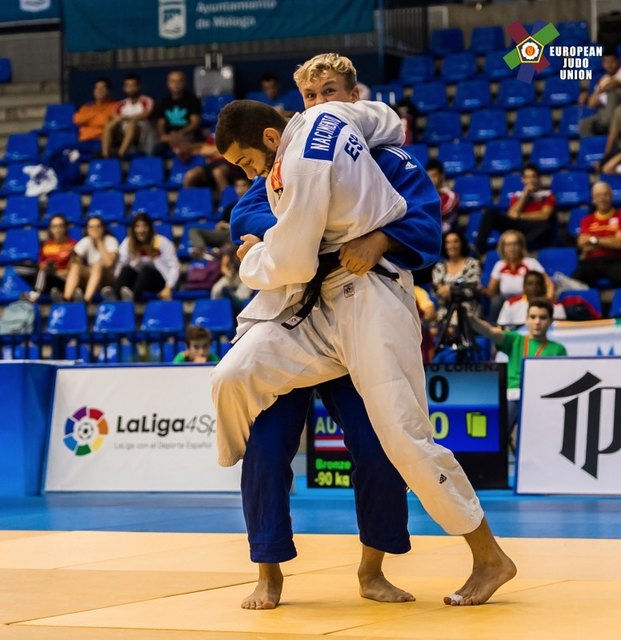 Adrian Nacimiento Lorenzo (weiß) setzt an... | Foto: European Judo Union / Paco Lozano