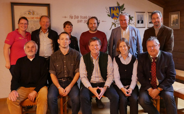 Vorne v.l.n.r.: Michael Steigenberger (Historischer Verein Audorf e.V.), Elias Flatscher (Universität Innsbruck), Hubert Wildgruber (Bürgermeister Oberaudorf), Anna Hofberger-Gottenöf (Inn Museum Rosenheim), Hans Nowak (Bürgermeister Neubeuern);
Hinten v.l.n.r.: Yvonne Tremml (Tourist-Information Oberaudorf), Norbert Schön (Historischer Verein Audorf e.V.), Mag. Esther Jennings (Euregio Inntal), Dr. Alexander Zanesco (Stadt Hall), Di Johannes Tusch (Stadt Hall), Manfred Kreibig (Inn Museum Rosenheim) | Foto: Tourist-Information Oberaudorf/Funk