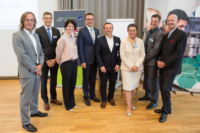 Johannes Eßmeister, Andreas Jenke, Rosemarie Pichler, Franz Fidler, Stefan Gerlach, Gabriela Fernandes, Thomad Welser und Claus Zeppelzauer in Wiadhofen an der Ybbs. | Foto: Jakob Gramm