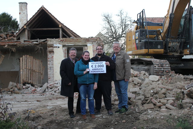 Bürgermeister Thomas Grießl, Carina Sporr, Michael Edlinger, Stadtrat Hans-Peter Vodicka.