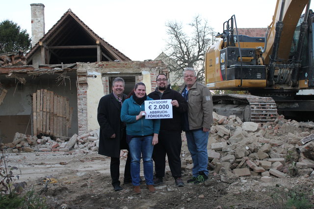 Bürgermeister Thomas Grießl, Carina Sporr, Michael Edlinger, Stadtrat Hans-Peter Vodicka. | Foto: Souczek