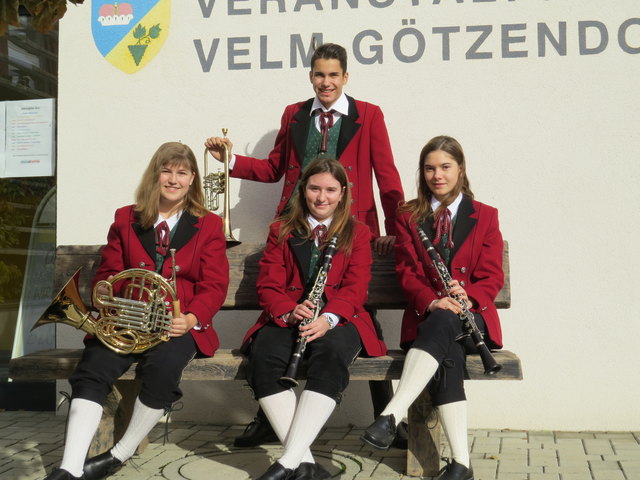 Die JungmusikerInnen warten mit viel Freude auf ihren großen Auftritt beim Jahreskonzert der Waidenbachtaler.
