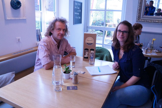 Beim Business Brunch im Cafè im Amtshaus: Christoph Lechner mit Redakteurin Caroline Szarka.
