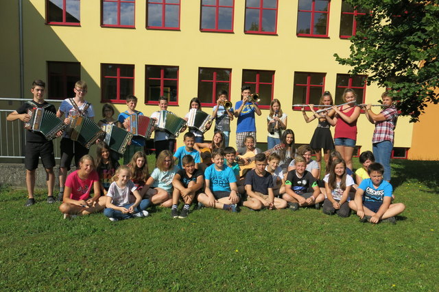 Schulzentrum, Kinderkrippe und Kindergarten bereichern das Angebot und machen Großsteinbach bei Familien beliebt.