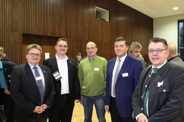 Bgm. Martin Gaisberger, Christian Karlinger, Johannes Kiehas, Manfred Hinterdorfer, Christoph Steinkellner (von links nach rechts)