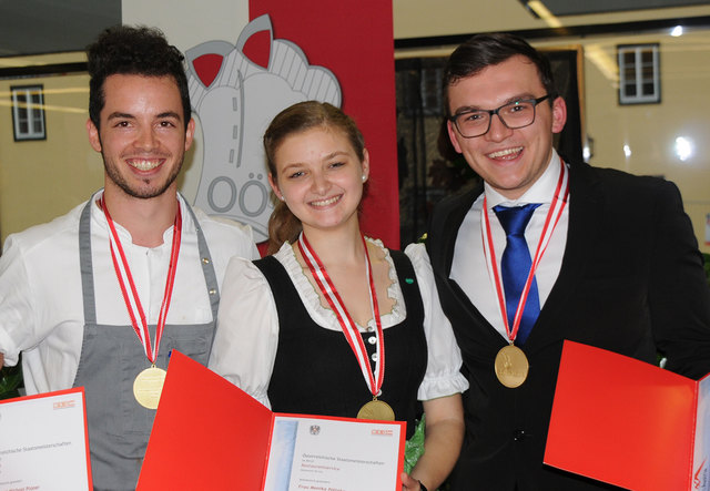Michael Ploner (Küche), Monika Pöllabauer (Service/Steiermark) und Dominik Vondrak (HGA/Oberösterreich) sind die strahlenden Sieger der Juniorenstaatsmeisterschaften in Tourismusberufen 2016.