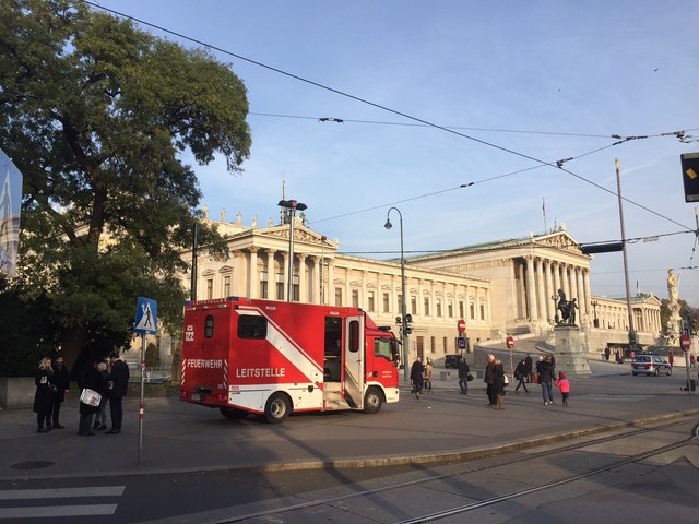 Kurz nach 8 Uhr war der Brand bereits gelöscht, nur noch ein Feuerwehrauto war vor Ort. | Foto: Anja Gaugl