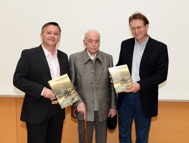 Zeitzeuge Johann Flaschberger (95) mit BORG-Direktor Andreas Schuller (links) und Referent Hannes Poglitsch vom Amt für Wasserwirtschaft Hermagor