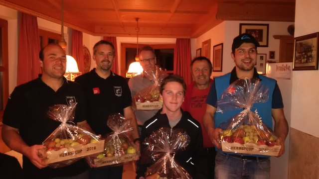 v.l.n.r. Jäger Gerhard, Neuner Marco, OSM Gurschler Peter, Markl Marco, Bezirkssportleiter Mallaun Stefan und Seifert Tobias