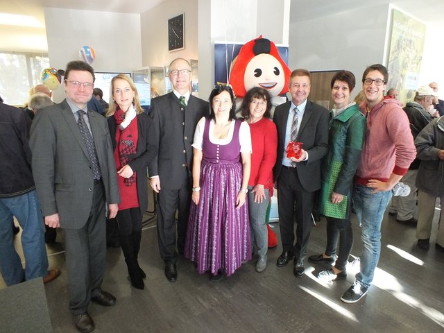 Die Sparkasse Ried-Haag ist für Bürgermeister Albert Ortig bei seiner „Bankenrunde“ ein Pflichttermin.