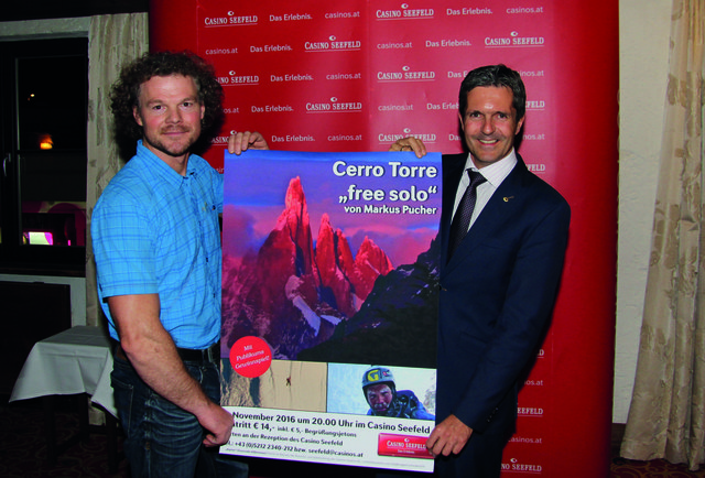 Alpinist Markus Pucher (li.) mit Casino Direktor Robert Frießer. | Foto: Casino Seefeld