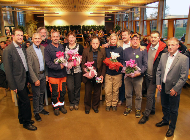 Die Vizebürgermeister Jürgen Pfeiler und Christian Scheider, Stadtrat Frank Frey dankten den fleißigen Mitarbeitern