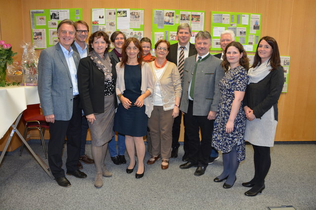 Zahlreiche Ehrengäste, Netzwerkpartner und Wegbegleiter feierten mit dem Team der Frauen- und Mädchenberatung Hartberg.