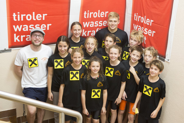 Schwimmteam Kruder Zirl mit Trainer Boy Feltus beim 12. Int. Alpenmeeting am 29./30.10.2016